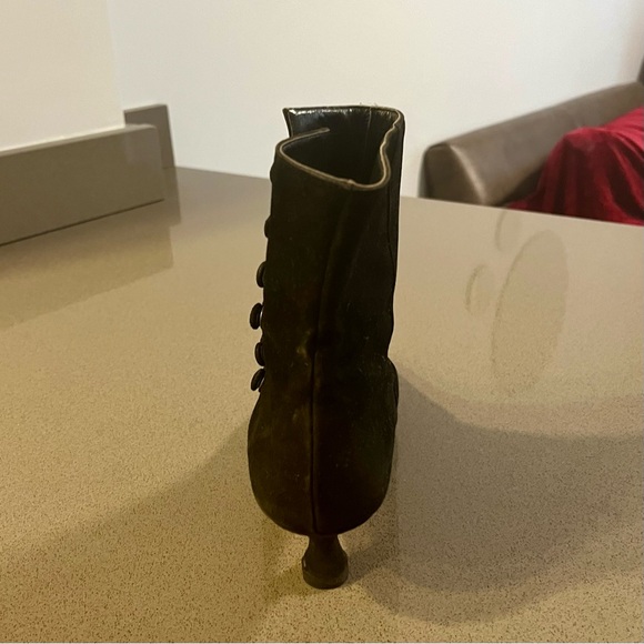 Vero Cuoio Suede Leather Button Up Ankle Boots - Black Kitten Heel Booties - Picture 7 of 9